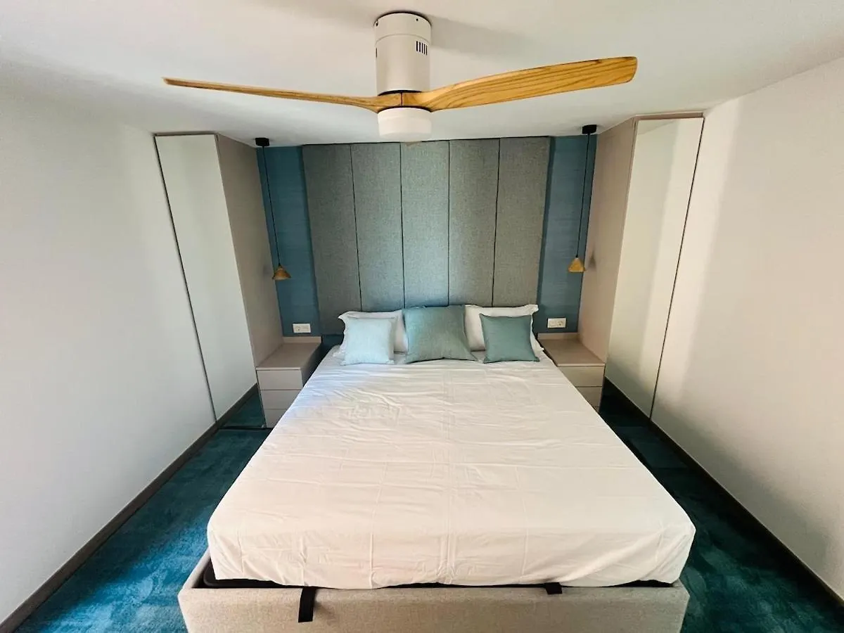 Luxury, Beach Front, Two-Bedroom Apartment Торрегуадиаро